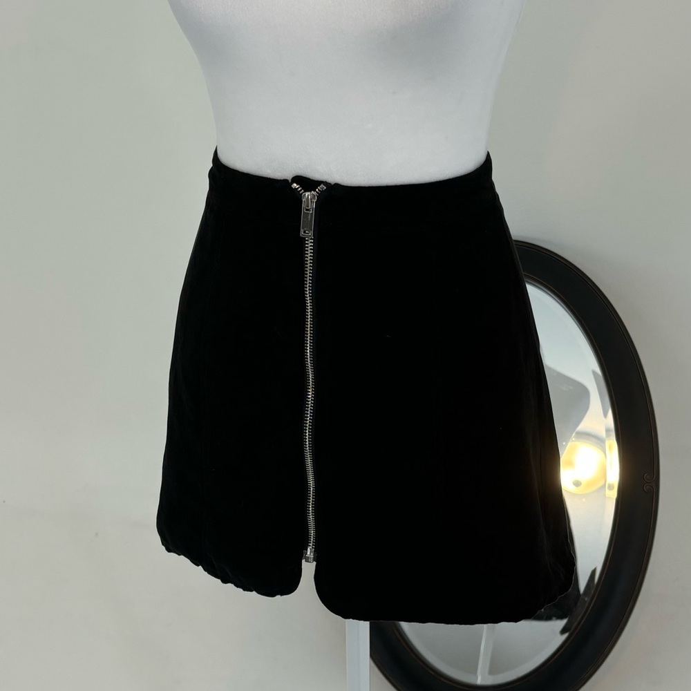 Divided Zip Up Mini Skirt